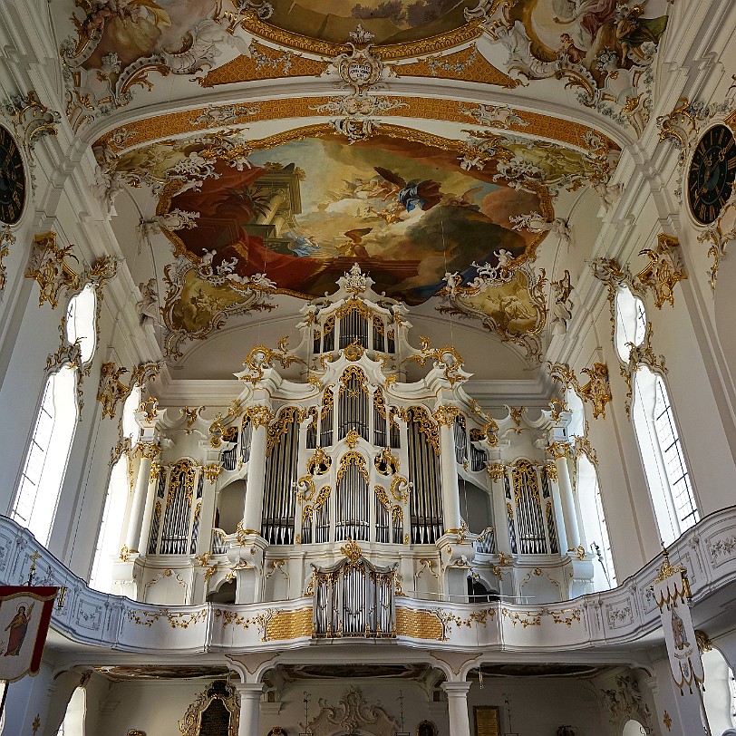 DSC02782 Kloster Roggenburg Die Orgel der Klosterkirche wird im Volksmund die große Roggenburgerin genannt, insbesondere wegen des imposanten Orgelprospekts, der zu...