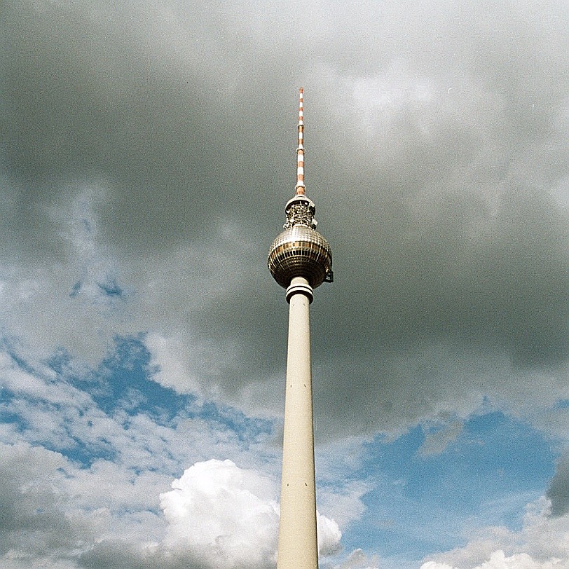 Berlin [021] Berlin Der Alexanderplatz ist ein zentraler Platz und Verkehrsknoten in Berlin. Er liegt im Ortsteil Mitte im früher so bezeichneten Viertel Königsstadt und...