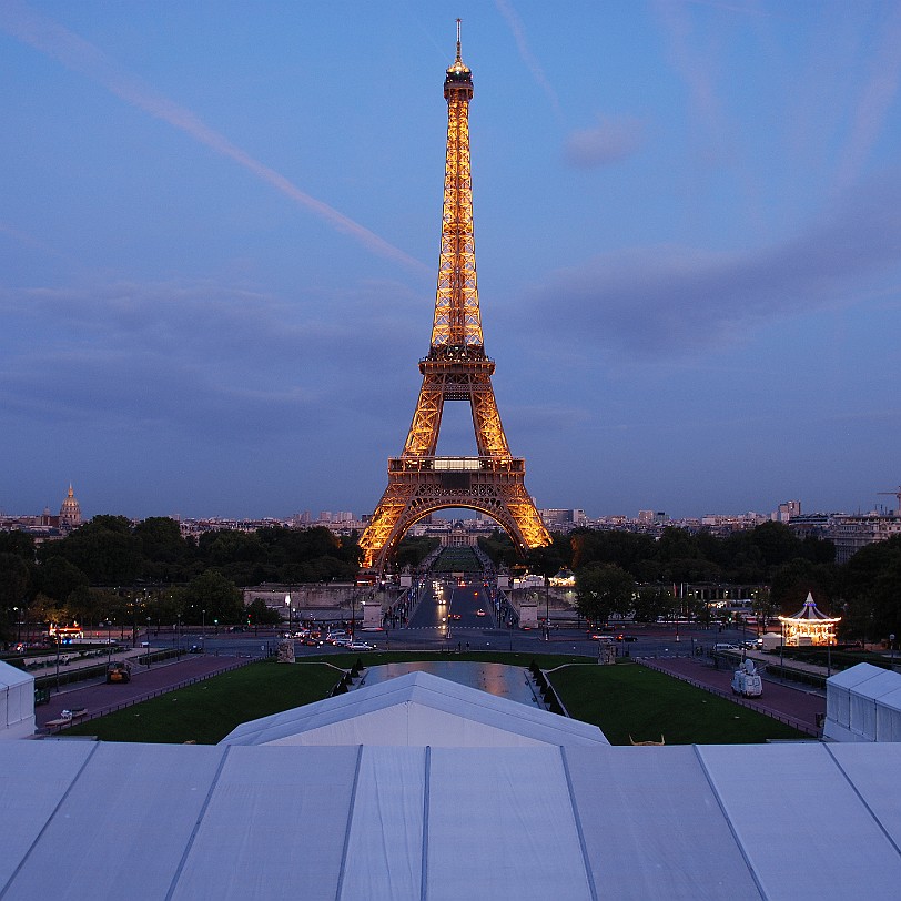 DSC_3793 Frankreich, Paris, Eiffelturm Für die Öffentlichkeit zugängliche Plattformen befinden sich auf 57, 115 sowie 276 Meter Höhe. Seit der Eröffnung des Eiffelturms...