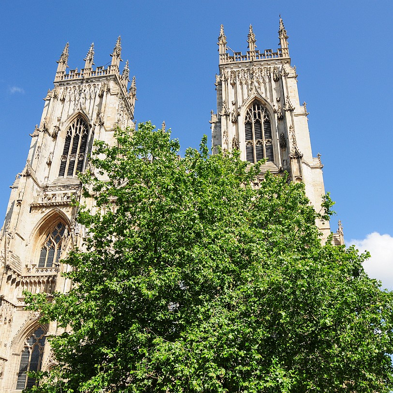 DSC_8258 Das im Stadtzentrum befindliche York Minster ist die zweitgrößte gotische Kathedrale im nördlichen Teil Europas. Die Stadt ist von mittelalterlichen Mauerbauten...