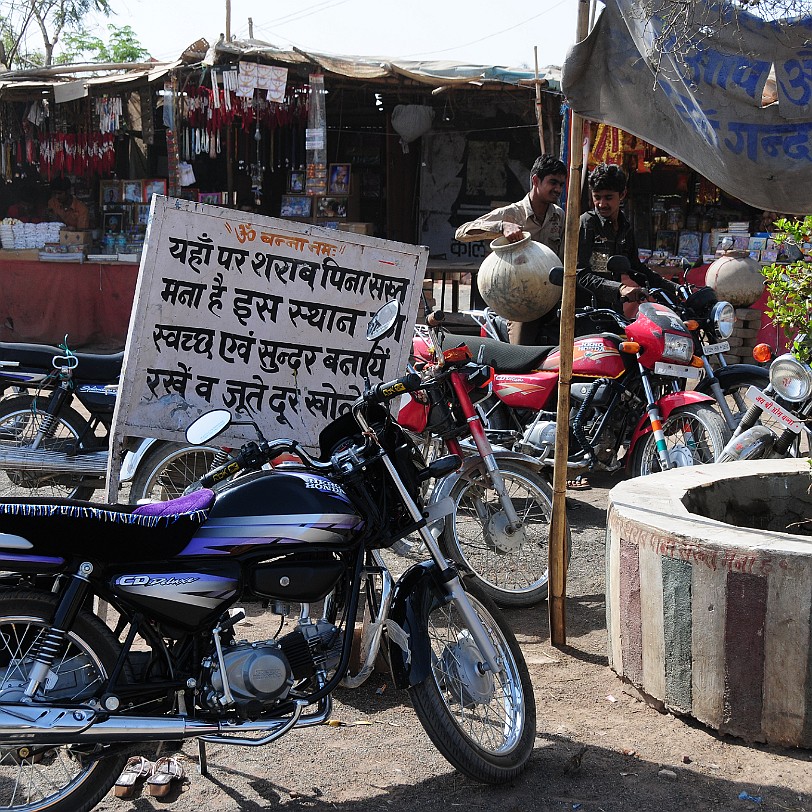 DSC_2848 Von Jodhpur nach Udaipur. Das hier war ein Motorradtempel!