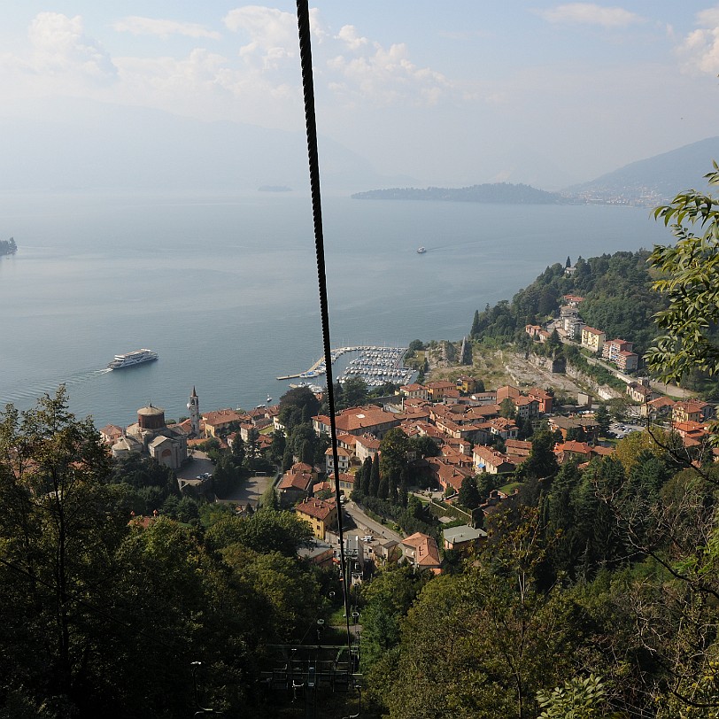 DSC_3847 Italien, Laveno-Mombello, Lago Maggiore, Sasso del Ferro Laveno-Mombello ist eine Gemeinde an der lombardischen Ostküste des Lago Maggiore, die aus den...