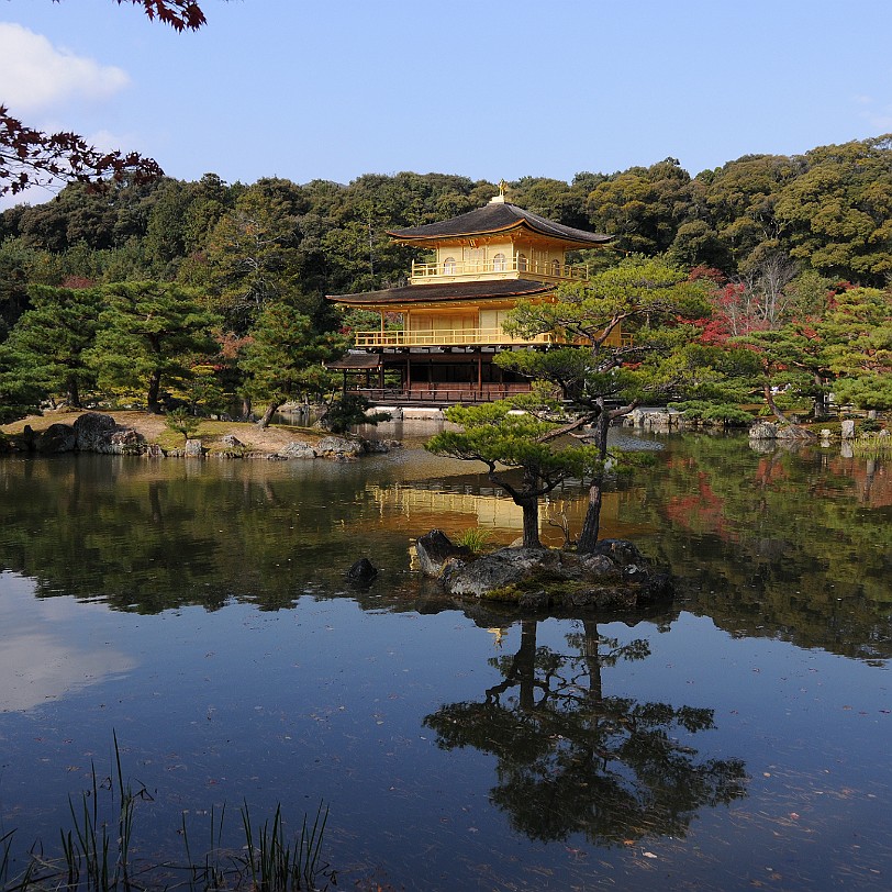 DSC_4220 Kinkaku-ji, Goldener-Pavillon-Tempel, ist ein buddhistischer Tempel im Nordwesten der japanischen Stadt Kyoto in deren Stadtbezirk Kita-ku. Sein eigentlicher...