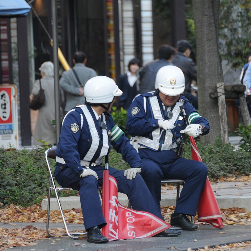 DSC_4357 Auf dem Weg nach Kiyomizu-dera. Auch Polizisten brauchen eine Pause.