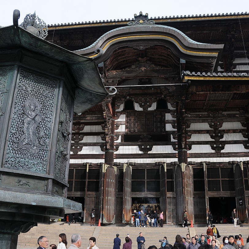 DSC_4978 Der Todai-ji, wörtlich: östlicher großer Tempel, ist ein buddhistischer Tempel in der Stadt Nara. Er beherbergt die größte buddhistische Bronzestatue und ist...