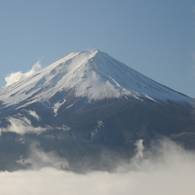 DSC_5428 Der Fuji befindet sich in der Berührungszone der Eurasischen Platte, der Pazifischen Platte und der Philippinenplatte und gehört zu den Schichtvulkanen des...