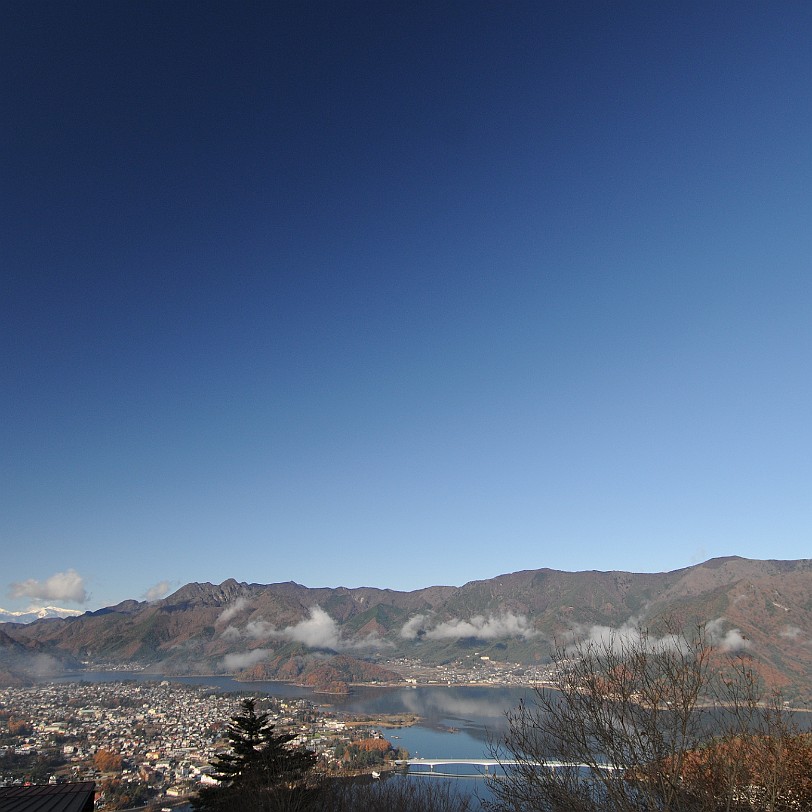DSC_5462 Der Kawaguchi-See vom Kachikachi-Gebirge aus