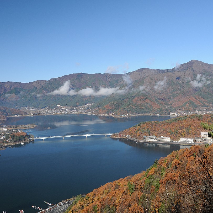 DSC_5490 Der Kawaguchi-See vom Kachikachi-Gebirge aus
