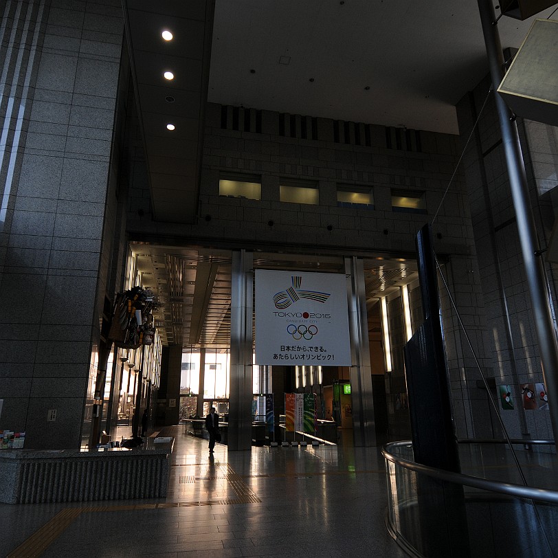 DSC_5858 Das Tokyo Metropolitan Government Building. Die Bauarbeiten begannen 1988, die aus öffentlichen Mitteln aufgebrachten Baukosten betrugen 157 Milliarden Yen (ca....