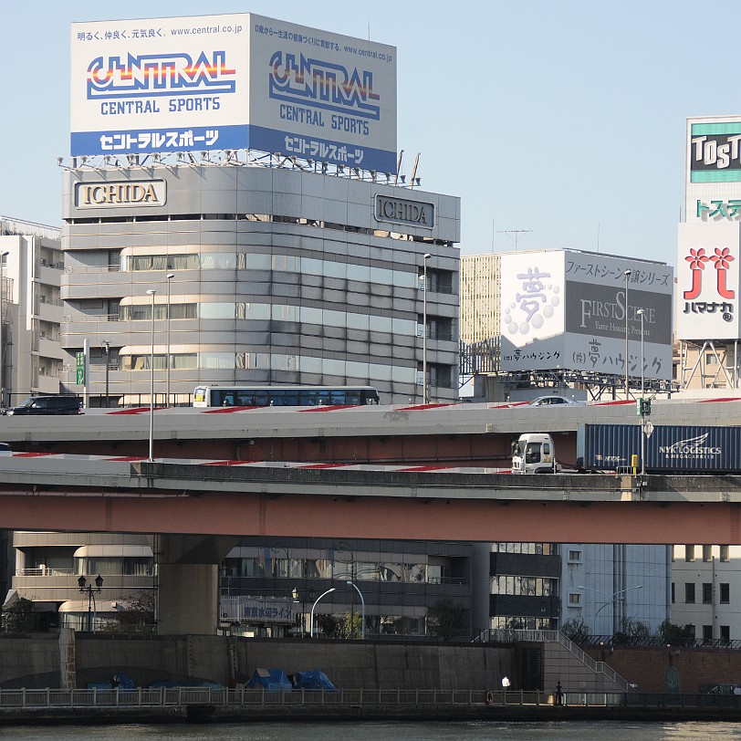 DSC_6026 Tokio Bootcruising über den Sumida Flus. Sumida ist einer der 23 Stadtbezirke Tokios. Der Name des Stadtbezirks kommt von dem gleichnamigen Fluss Sumida. Auf...