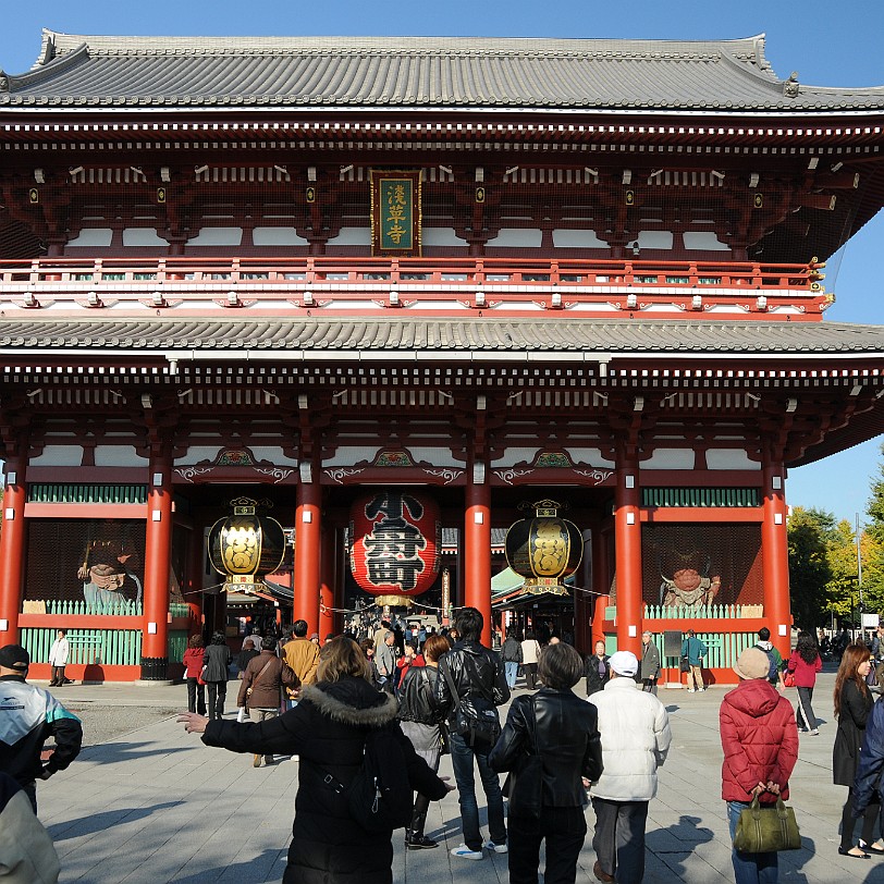 DSC_6067 Während er früher zur Tendai-Sekte gehörte, ist Senso-ji inzwischen ein unabhängiger Tempel. Gleich neben dem Tempel befindet sich ein Shinto-Schrein, der...
