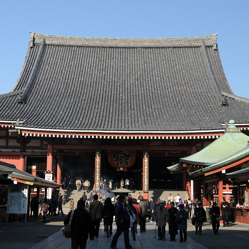 DSC_6081 Senso-ji (jap. Kinryu-zan Sensoji) ist ein buddhistischer Tempel in Asakusa, Tokio. Es ist Tokios ältester und bedeutendster Tempel.
