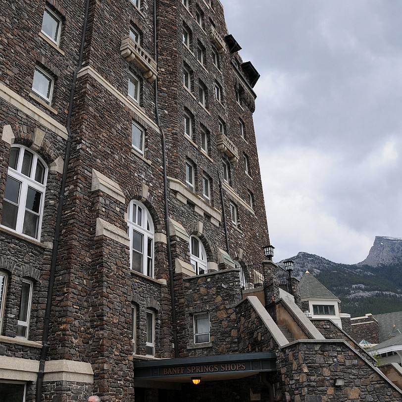 DSC_0307 Kanada; Alberta; Banff; Nationalpark; The Fairmont Banff Springs Hotel Das erste Stadthotel war das am 16. Mai 1888 eröffnete Hotel Vancouver. Zwei Wochen...
