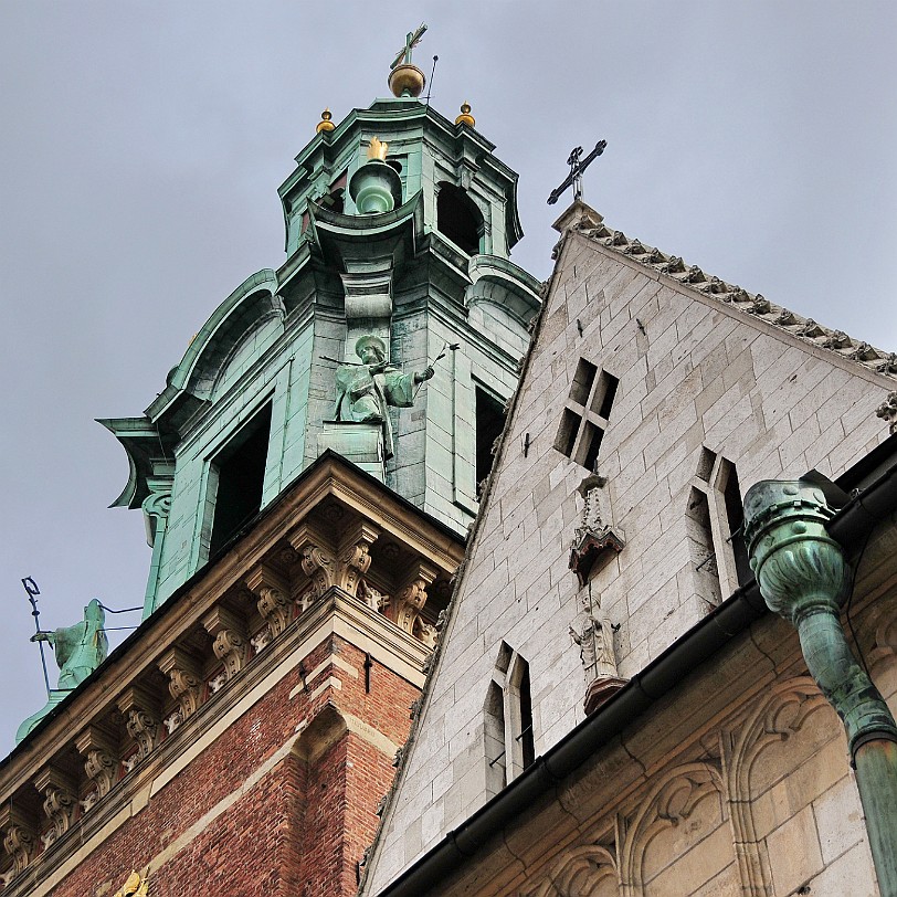 2011-04 Krakau [274] Nach dem Mittelalter wurden der Kathedrale mehrere Kapellen hinzugefügt. An der Südwand der Kathedrale schuf Bartholomeo Berrecci aus Florenz die...