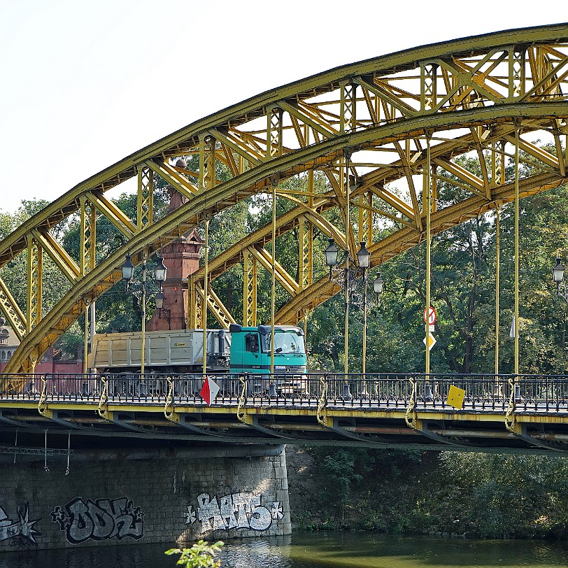 DSC03435 Die Tiergartenbrücke (poln. most Zwierzyniecki), ehemals Paßbrücke, ist eine denkmalgeschützte Straßenbrücke über die Alte Oder in Breslau.