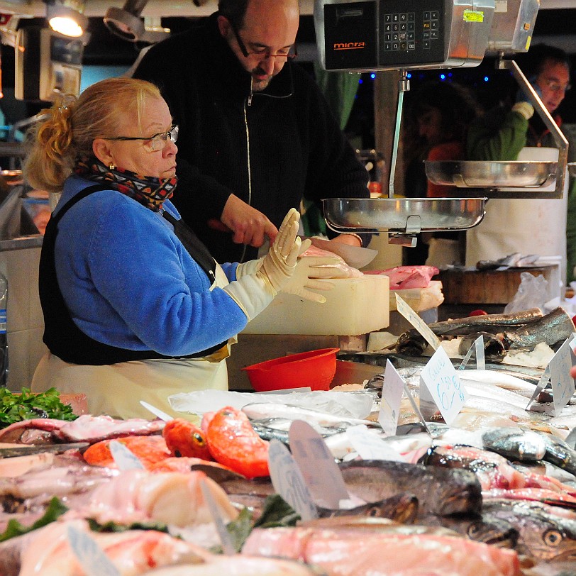 DSC_5731 Die Markthallen des Mercat de la Boqueria  auch Mercat de Sant Josep oder einfach La Boqueria genannt  liegen an der Straße La Rambla in Barcelona