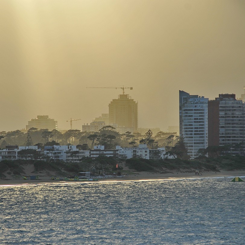 DSC_8854 Uruguay, Punta del Este Punta del Este wurde offiziell durch gesetzlichen Erlass (Ley 3.186) am 5. Juli 1907 mittels Einstufung in die Kategorie âPuebloâ...