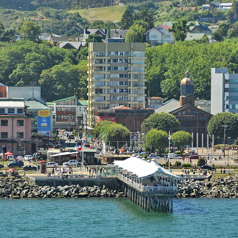 DSC_0001 Chile, Puerto Montt Puerto Montt ist eine Hafenstadt in Chiles SÃ¼den. Sie hat 175.938 Einwohner (Stand: 2002), eine FlÃ¤che von 1.673 Quadratkilometern und ist...