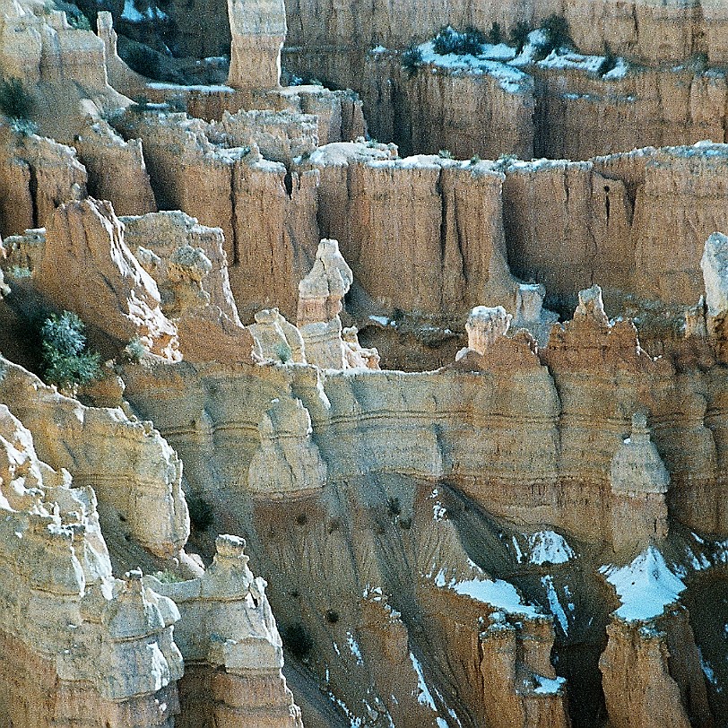 838 USA, Utah, Bryce Canyon Die Erkundung dieses Gebietes begann bereits im 19. Jahrhundert. Um 1850 kamen die ersten Mormonen, um das Gebiet auf Tauglichkeit für...